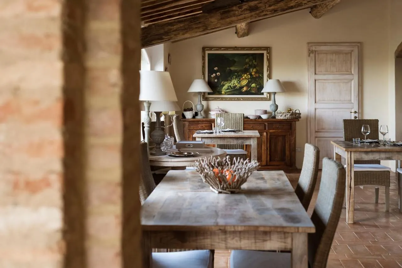 Dimora Santa Margherita - Relais Di Charme Cinigiano Bed & Breakfast